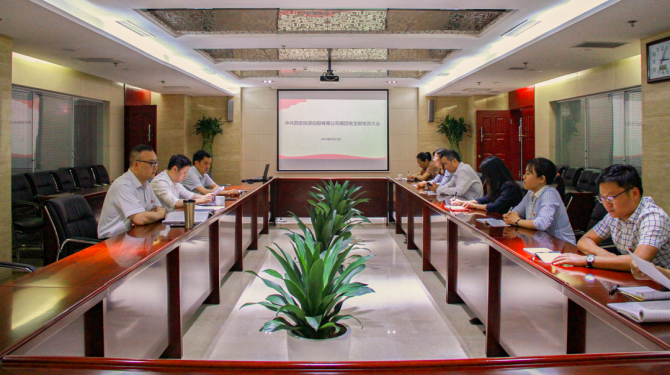 杜巖岫同志參加支部活動，為黨員講授黨課