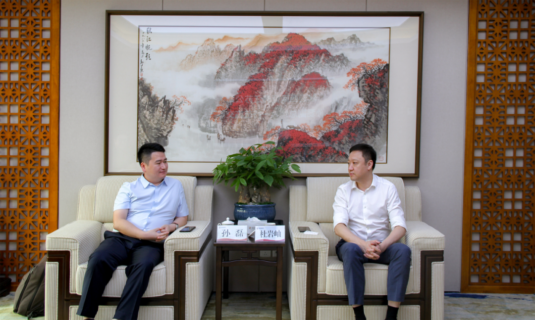 西安投資控股黨委書記、董事長杜巖岫會(huì)見西南證券江蘇分公司副總經(jīng)理一行