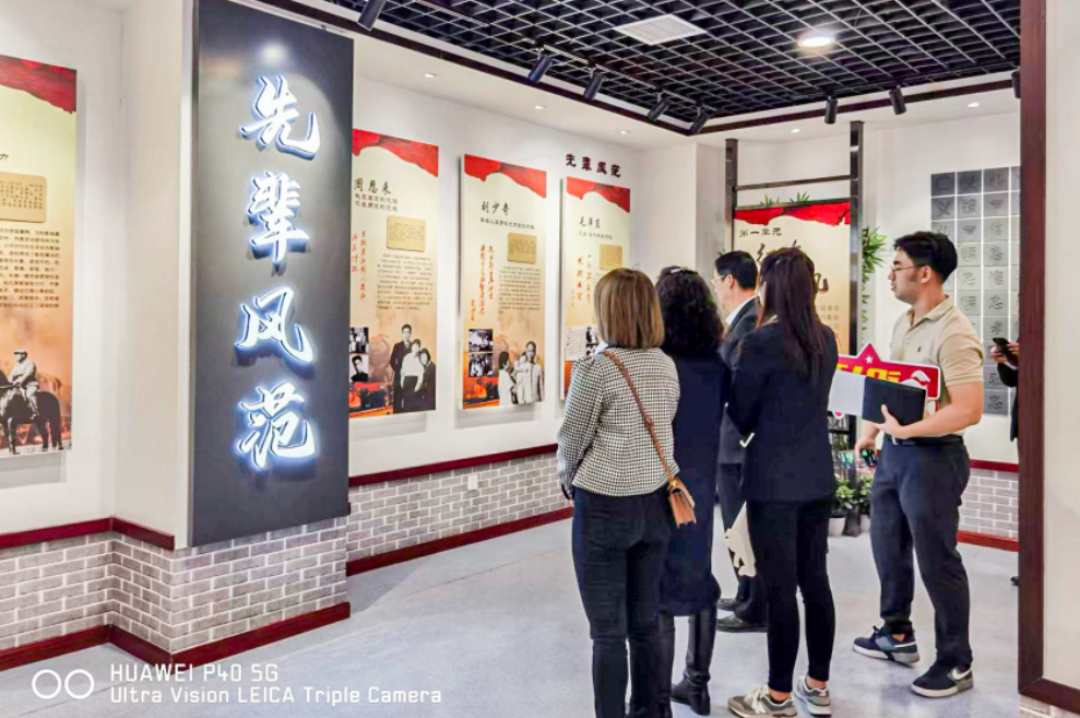 公司固定收益部黨支部、投行業(yè)務(wù)部黨支部、綜合事務(wù)部與金融（產(chǎn)業(yè)）基地保障黨支部開展聯(lián)合黨日活動(dòng)