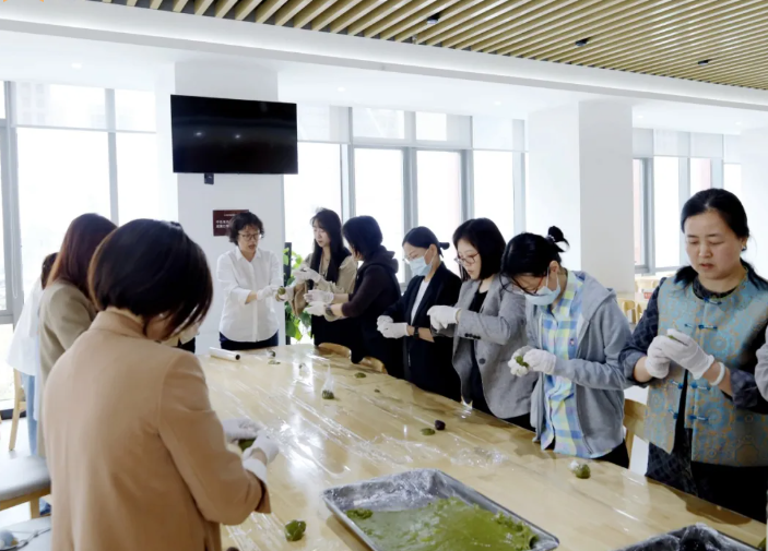 青團(tuán)傳古韻 聚力共前行——西安投資控股工會舉辦“我們的節(jié)日·清明”手作青團(tuán)活動